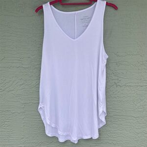 Torrid Women's M White V-Neck Sleeveless Tank Top Soft Stretchy